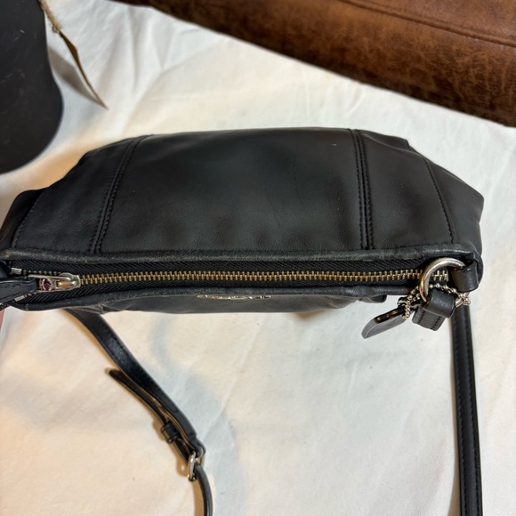 COACH Black Leather Crossbody Bag Preloved - Picture 4 of 15